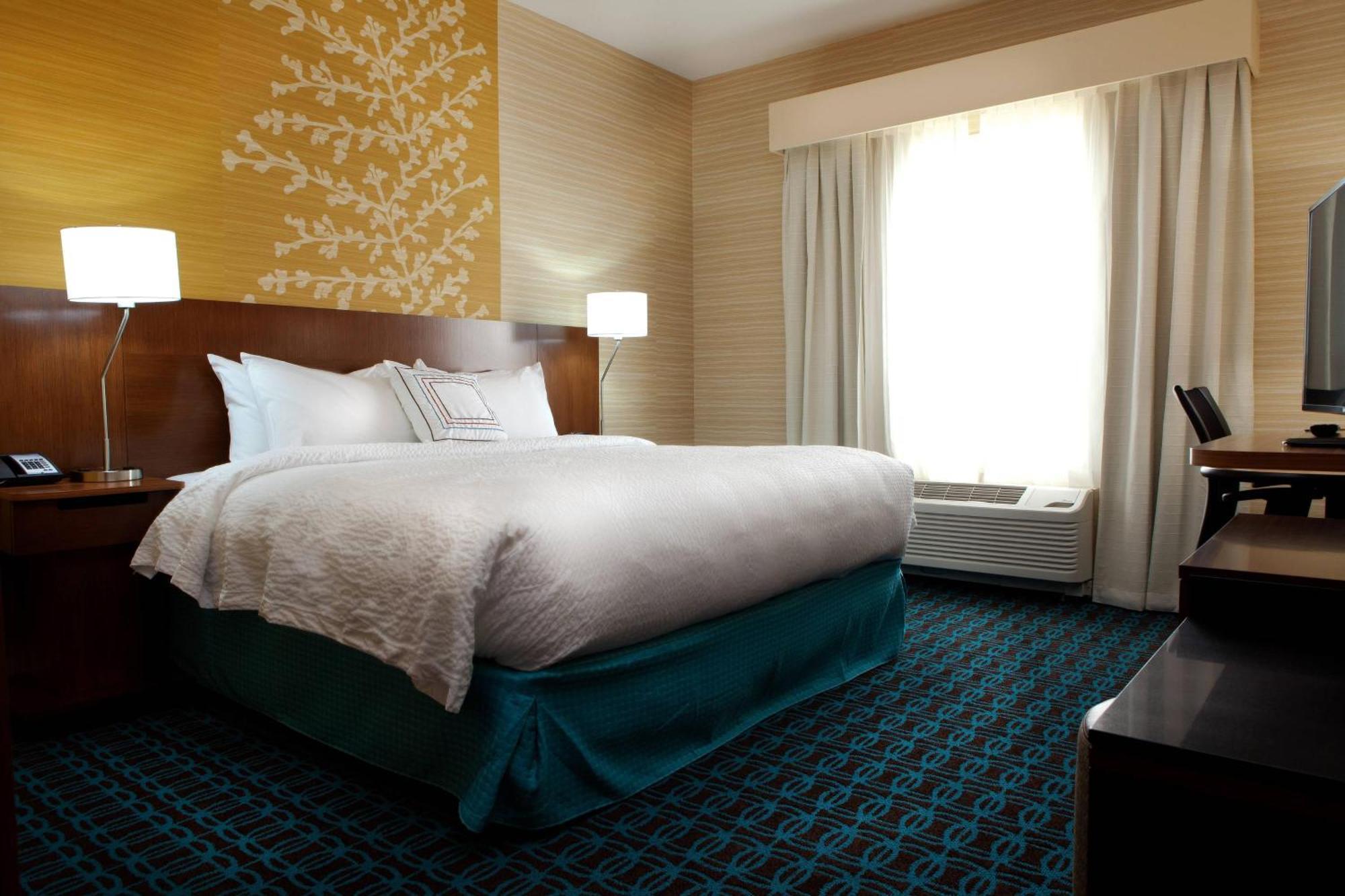 Fairfield Inn & Suites By Marriott Lethbridge Bagian luar foto
