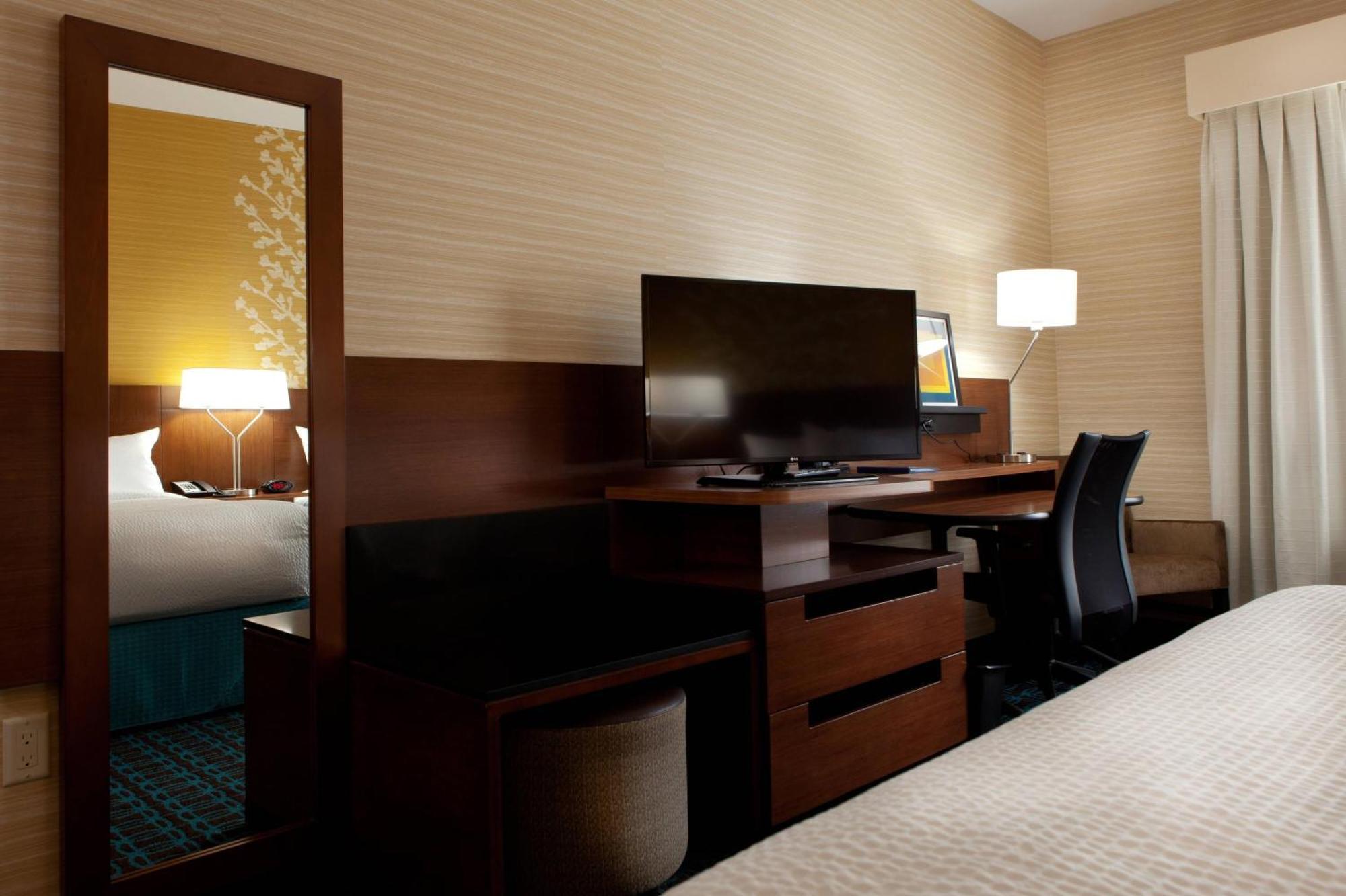 Fairfield Inn & Suites By Marriott Lethbridge Bagian luar foto
