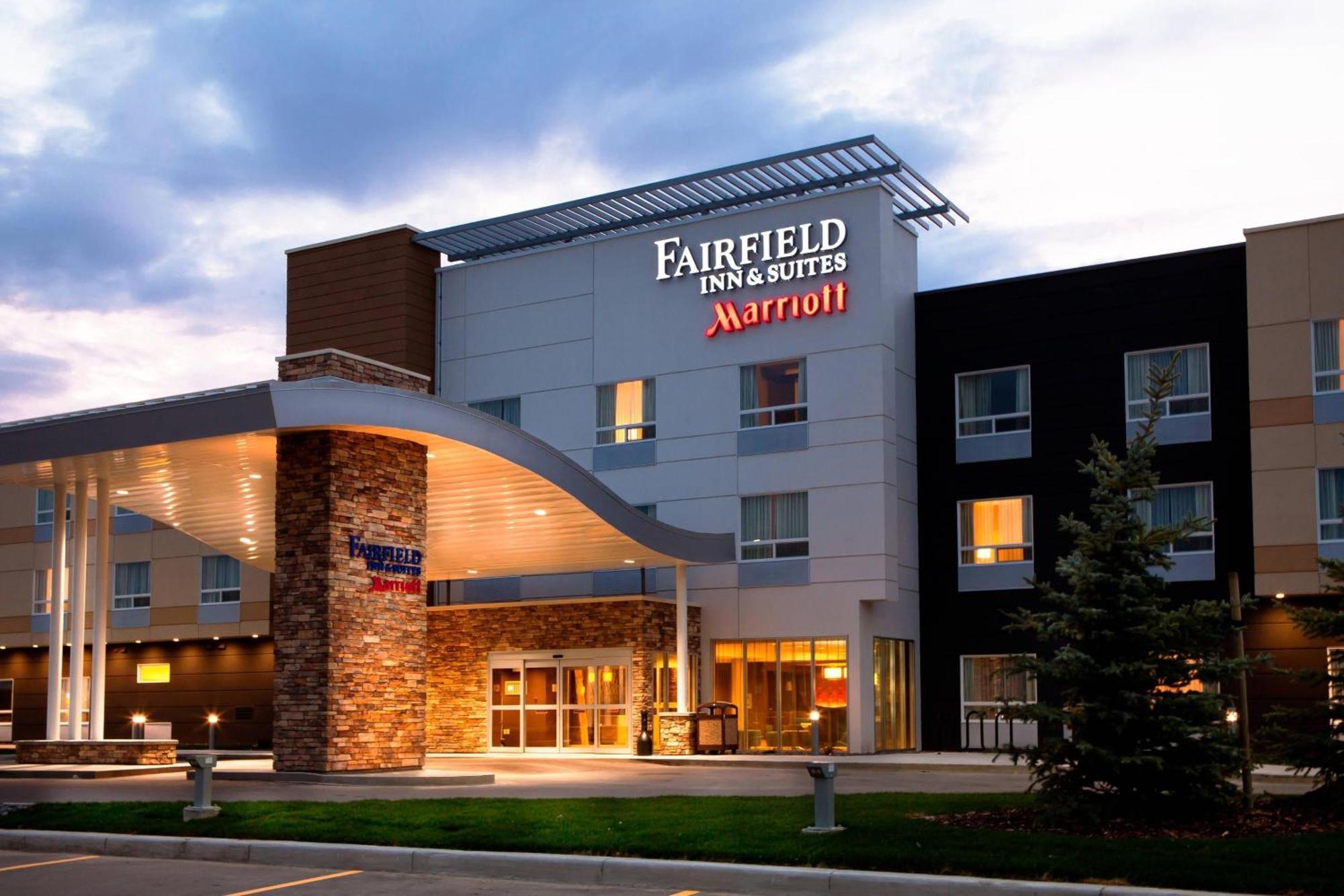 Fairfield Inn & Suites By Marriott Lethbridge Bagian luar foto
