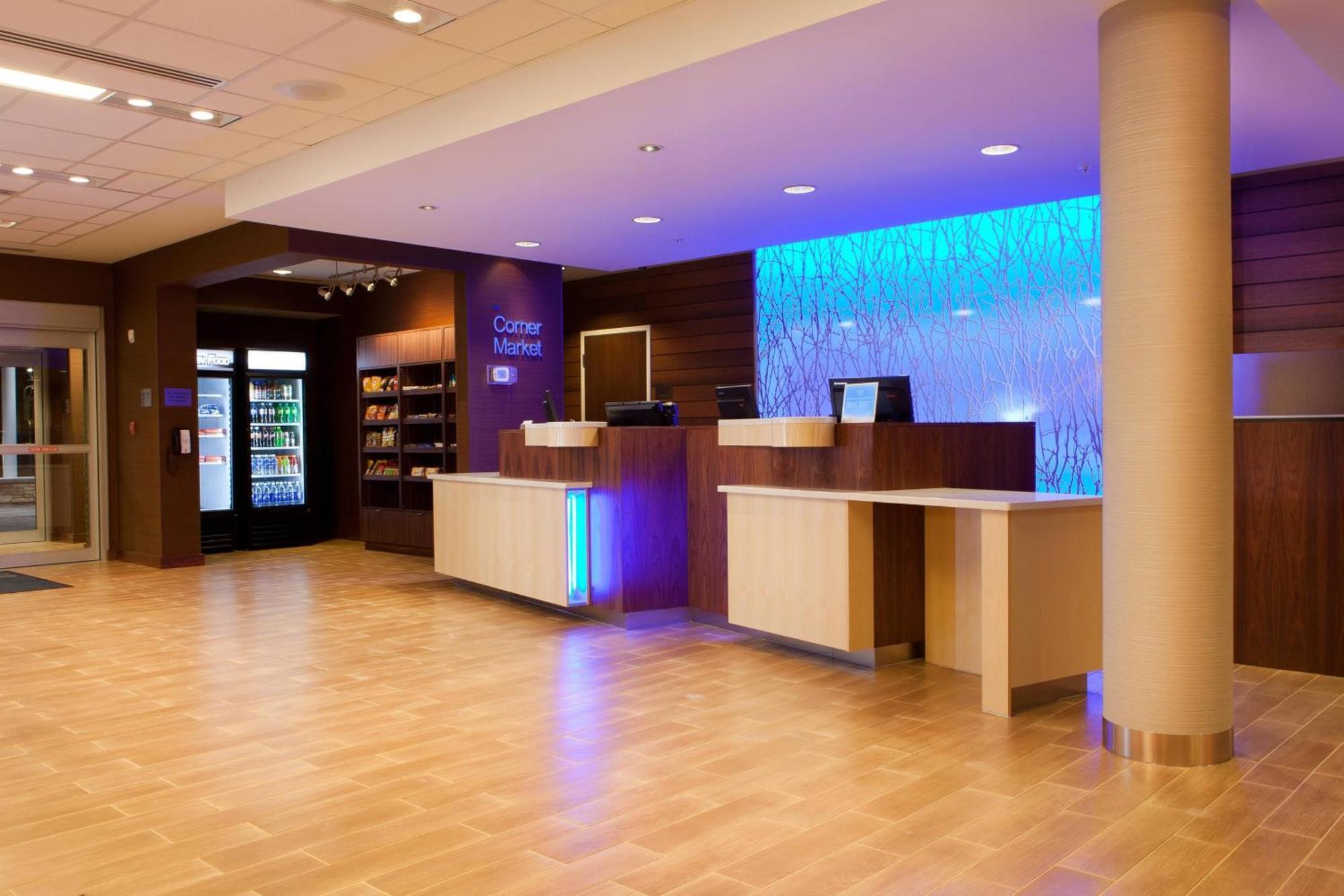 Fairfield Inn & Suites By Marriott Lethbridge Bagian luar foto