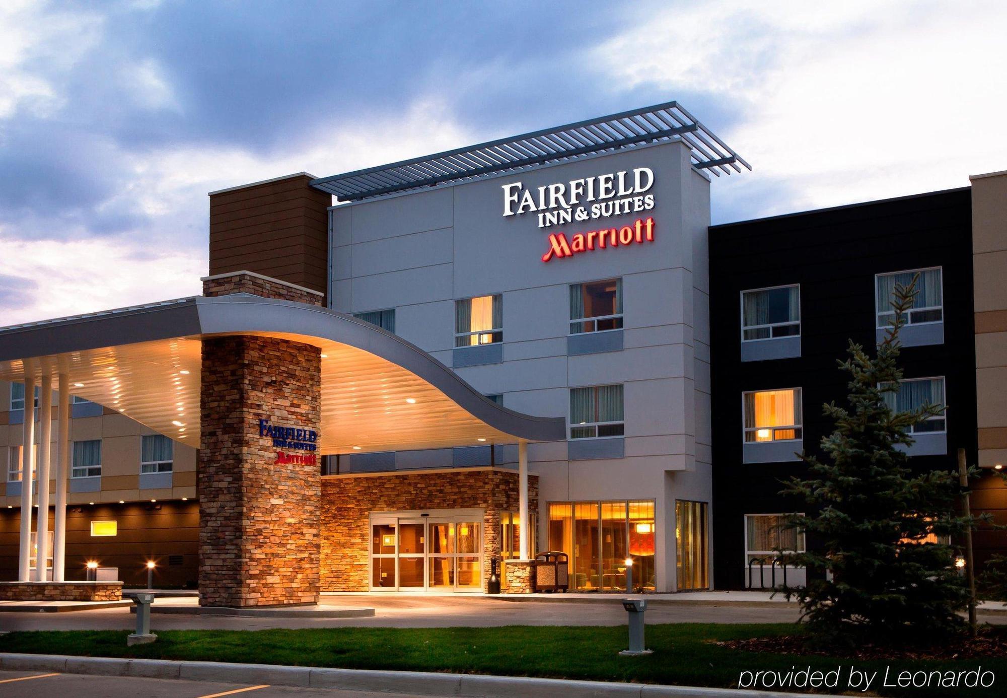 Fairfield Inn & Suites By Marriott Lethbridge Bagian luar foto