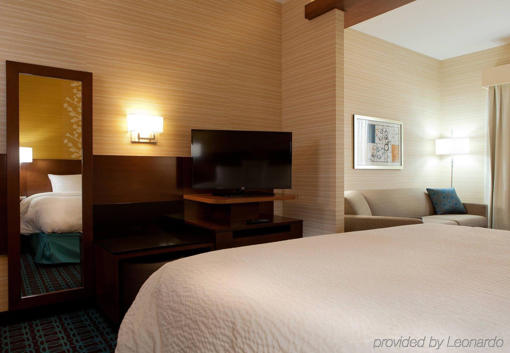 Fairfield Inn & Suites By Marriott Lethbridge Bagian luar foto